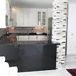 Luxury Puerto Banus Penthouse With Parking & Wi-fi 公寓 马尔韦利亚