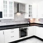 Luxury Puerto Banus Penthouse With Parking & Wi-fi 公寓 马尔韦利亚
